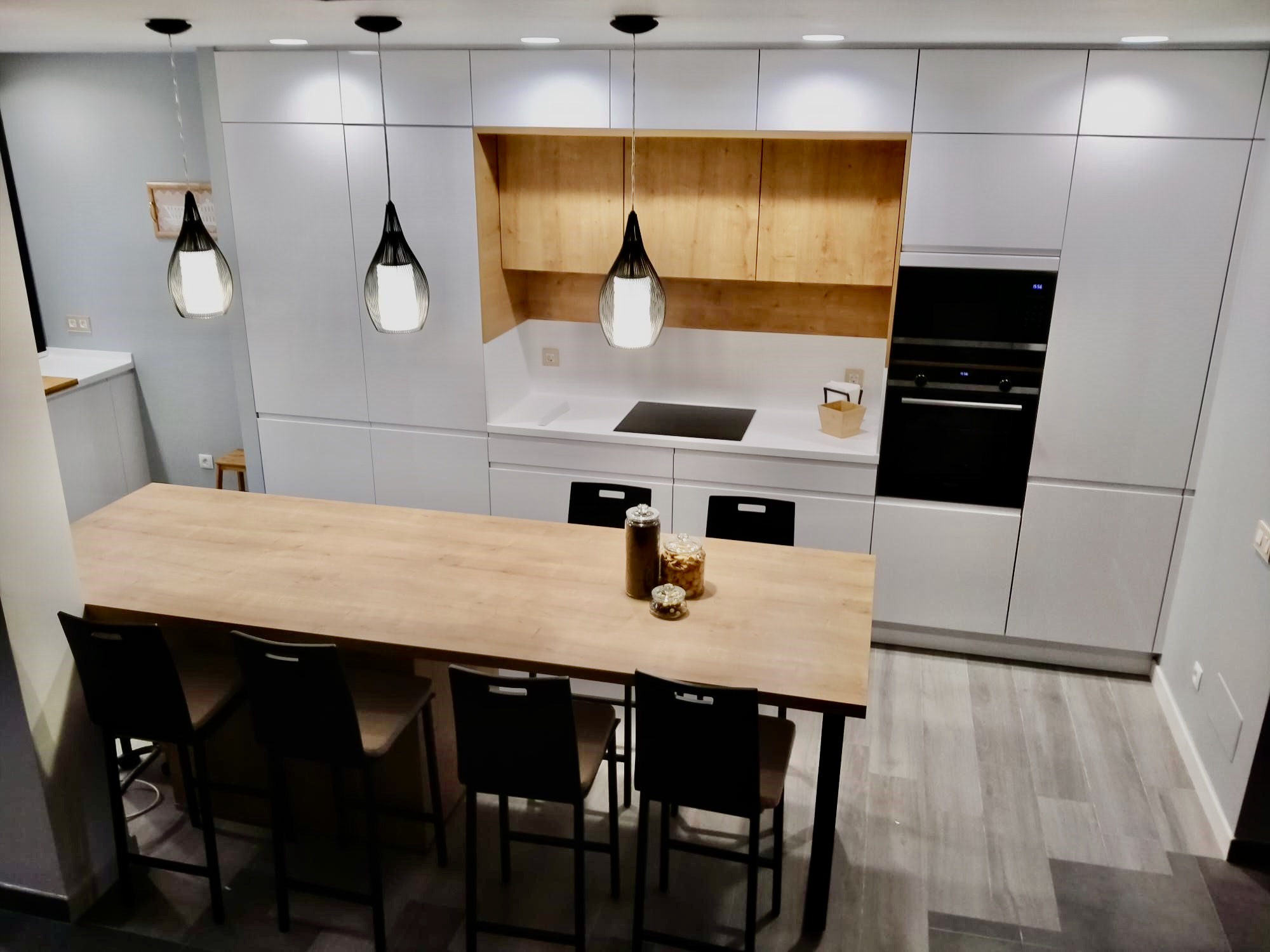 Proyectos Realizados 8 Cocina Moderna Gran Barra Central Maskeco 2 1